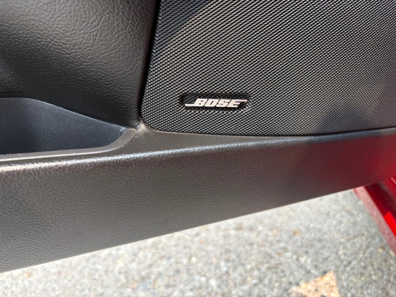 Chevrolet Corvette Vehicle Full-screen Gallery Image 09