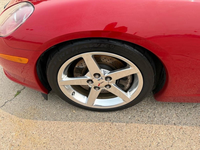 Chevrolet Corvette Vehicle Full-screen Gallery Image 11