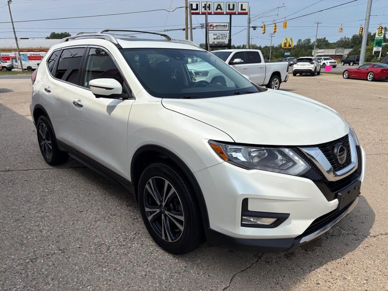 Nissan Rogue Vehicle Full-screen Gallery Image 03