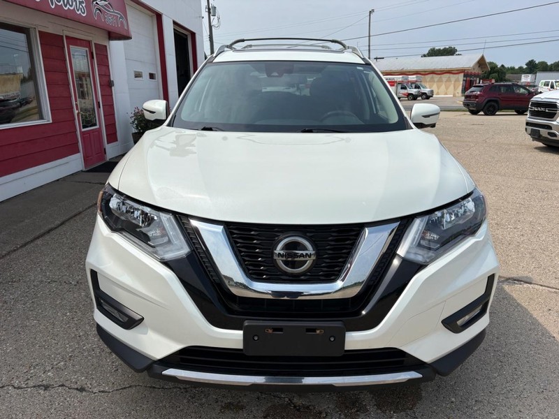 Nissan Rogue Vehicle Full-screen Gallery Image 05