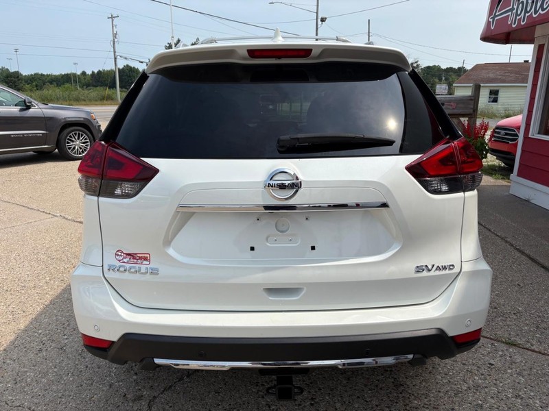 Nissan Rogue Vehicle Full-screen Gallery Image 06