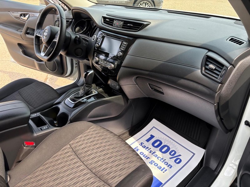 Nissan Rogue Vehicle Full-screen Gallery Image 10
