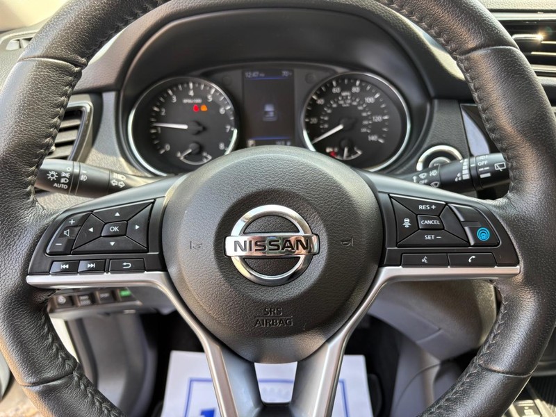 Nissan Rogue Vehicle Full-screen Gallery Image 12
