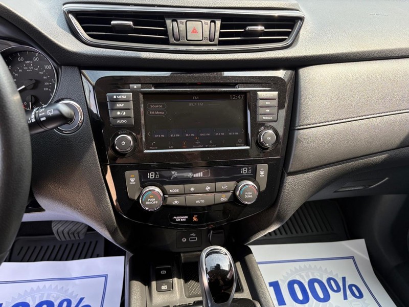 Nissan Rogue Vehicle Full-screen Gallery Image 13