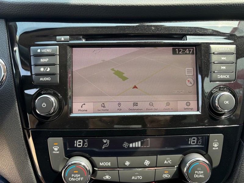 Nissan Rogue Vehicle Full-screen Gallery Image 15