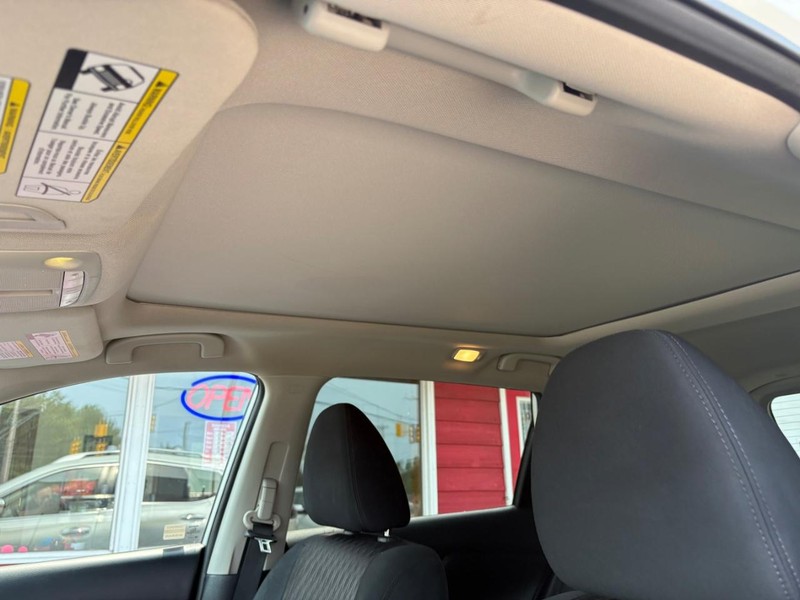 Nissan Rogue Vehicle Full-screen Gallery Image 19