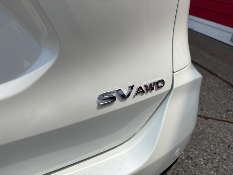 Nissan Rogue Vehicle Full-screen Gallery Image 21