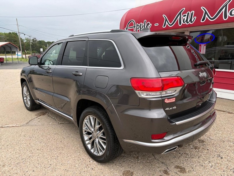 Jeep Grand Cherokee Vehicle Full-screen Gallery Image 02
