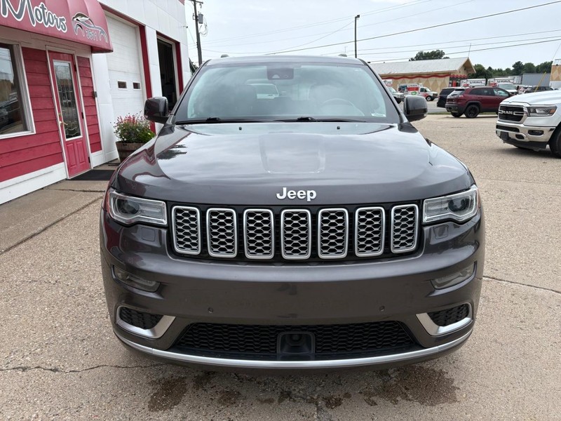 Jeep Grand Cherokee Vehicle Full-screen Gallery Image 05