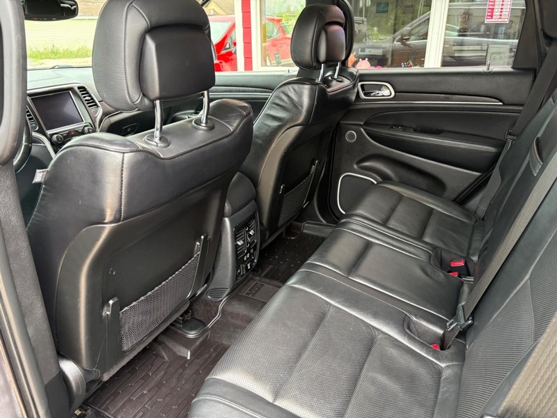 Jeep Grand Cherokee Vehicle Full-screen Gallery Image 08