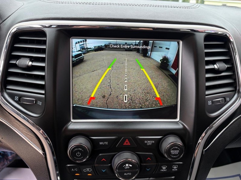 Jeep Grand Cherokee Vehicle Full-screen Gallery Image 14