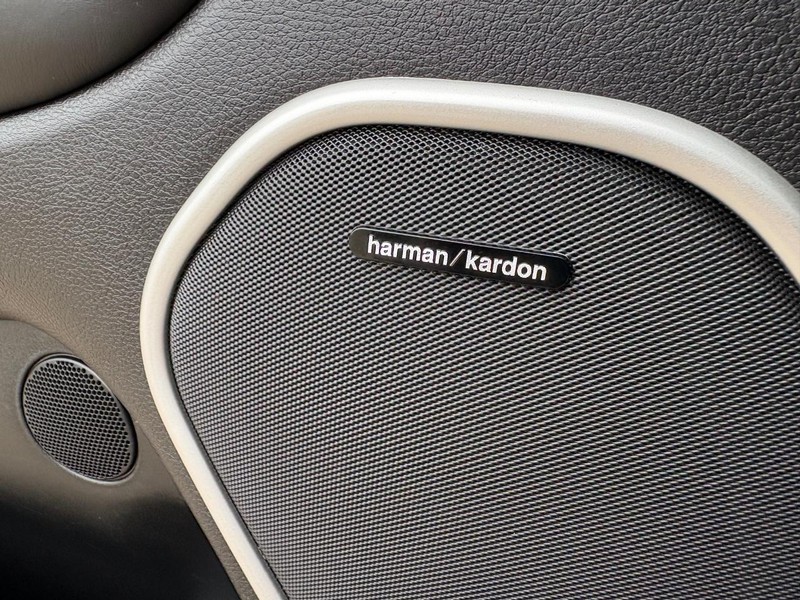 Jeep Grand Cherokee Vehicle Full-screen Gallery Image 16