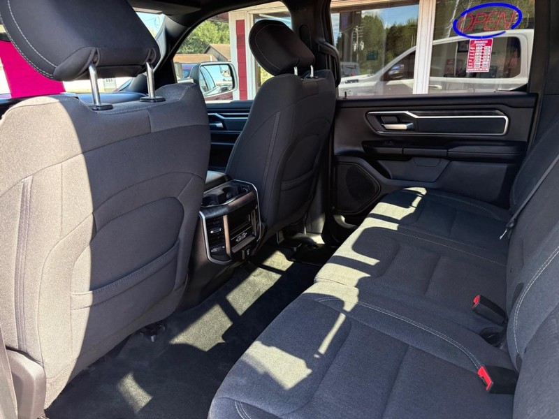 Ram 1500 Vehicle Full-screen Gallery Image 08