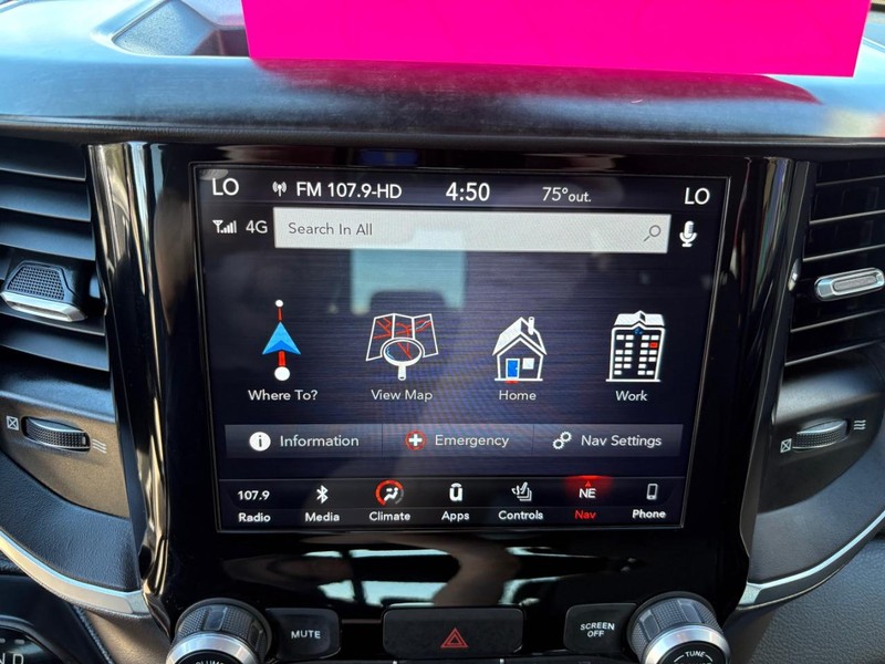 Ram 1500 Vehicle Full-screen Gallery Image 12
