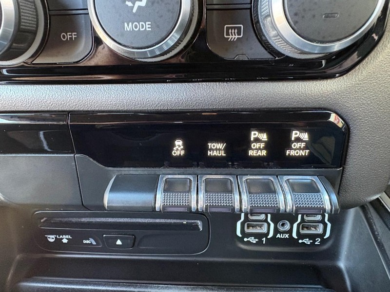 Ram 1500 Vehicle Full-screen Gallery Image 14
