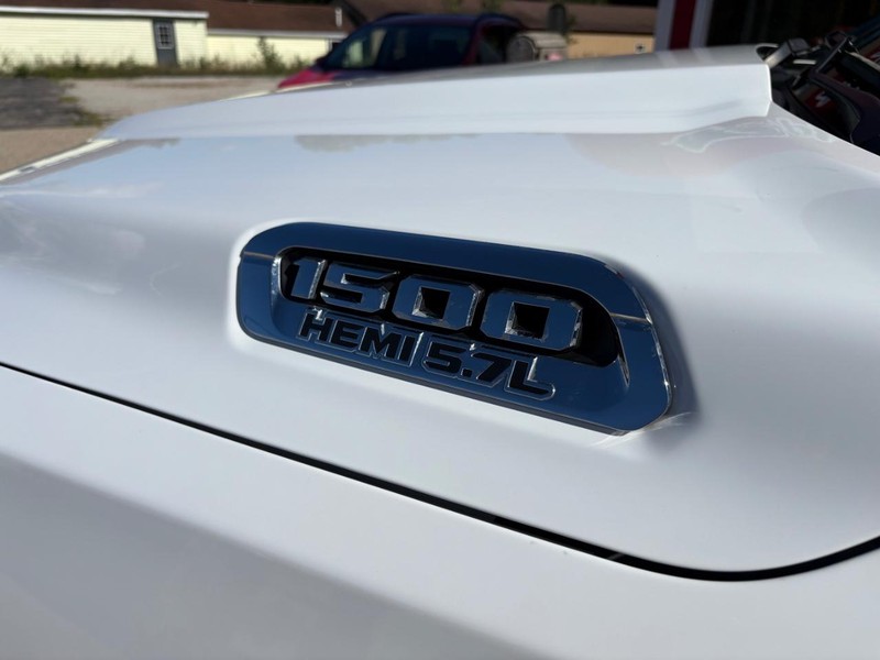 Ram 1500 Vehicle Full-screen Gallery Image 16