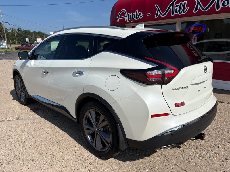 Nissan Murano Vehicle Full-screen Gallery Image 02