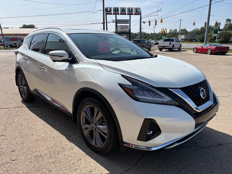 Nissan Murano Vehicle Full-screen Gallery Image 03