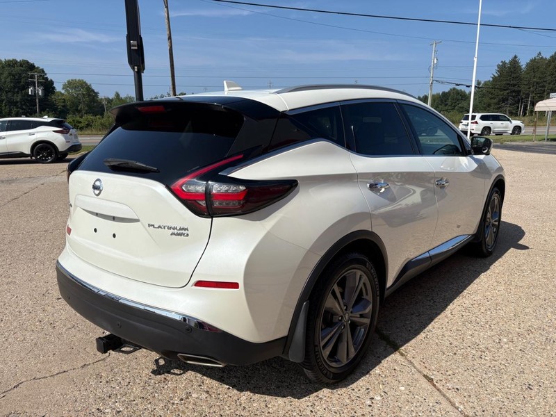 Nissan Murano Vehicle Full-screen Gallery Image 04