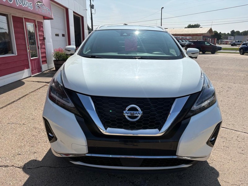 Nissan Murano Vehicle Full-screen Gallery Image 05