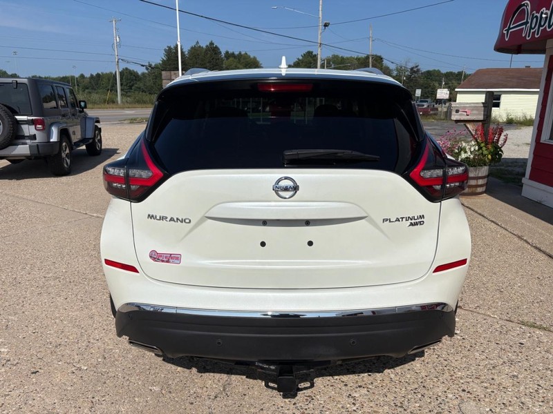 Nissan Murano Vehicle Full-screen Gallery Image 06