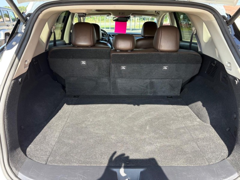 Nissan Murano Vehicle Full-screen Gallery Image 11