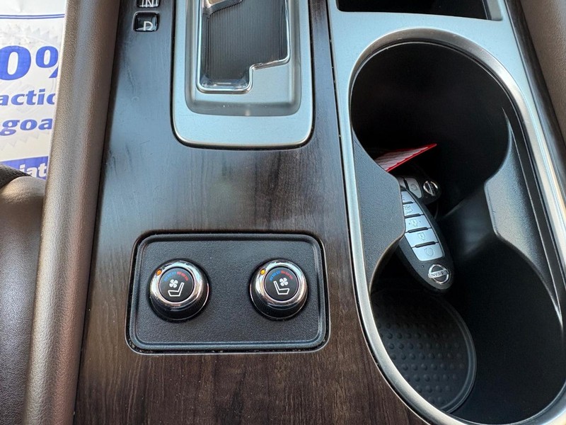 Nissan Murano Vehicle Full-screen Gallery Image 15