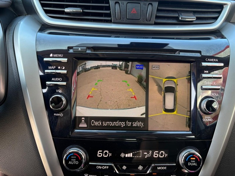 Nissan Murano Vehicle Full-screen Gallery Image 16