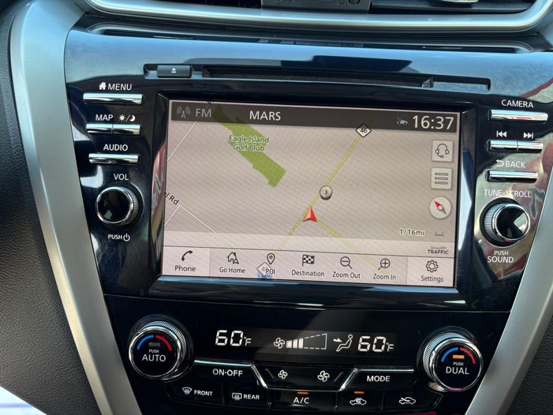 Nissan Murano Vehicle Full-screen Gallery Image 17