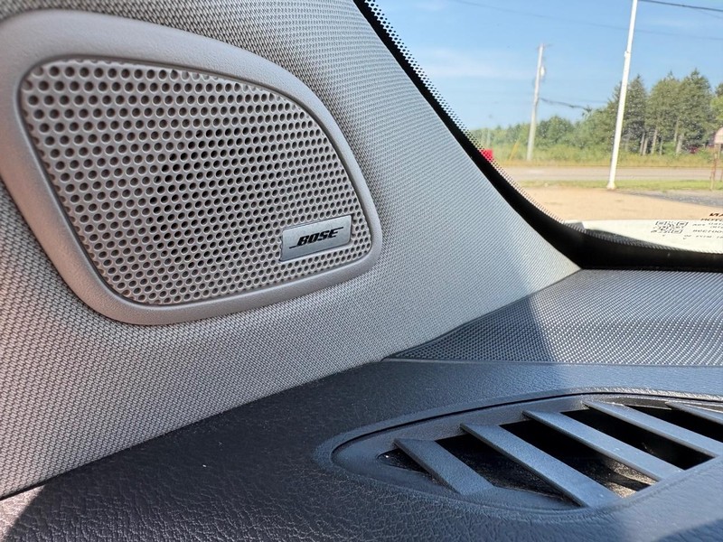 Nissan Murano Vehicle Full-screen Gallery Image 18