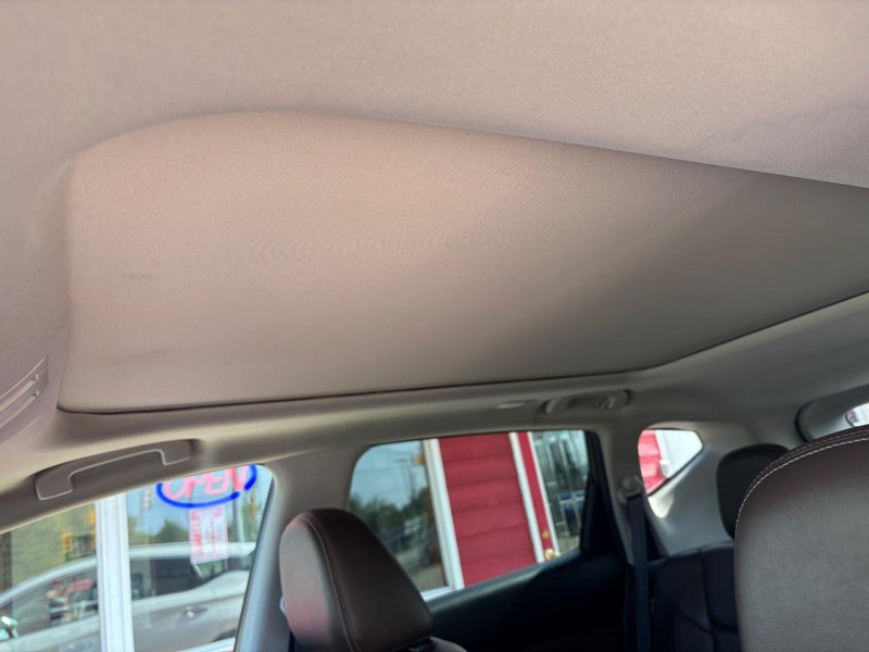 Nissan Murano Vehicle Full-screen Gallery Image 19