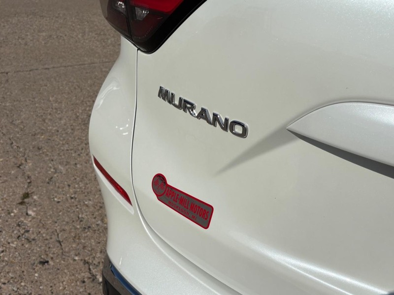 Nissan Murano Vehicle Full-screen Gallery Image 20