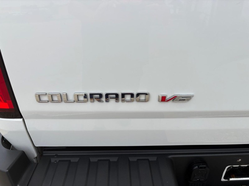 Chevrolet Colorado Vehicle Full-screen Gallery Image 17