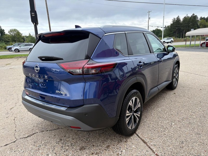 Nissan Rogue Vehicle Full-screen Gallery Image 04