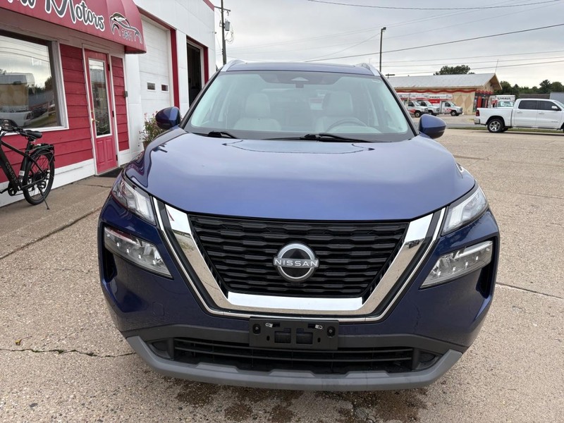 Nissan Rogue Vehicle Full-screen Gallery Image 05
