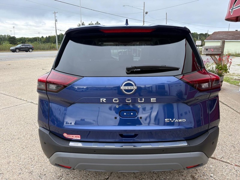 Nissan Rogue Vehicle Full-screen Gallery Image 06