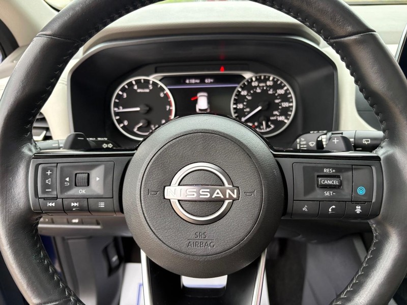Nissan Rogue Vehicle Full-screen Gallery Image 12