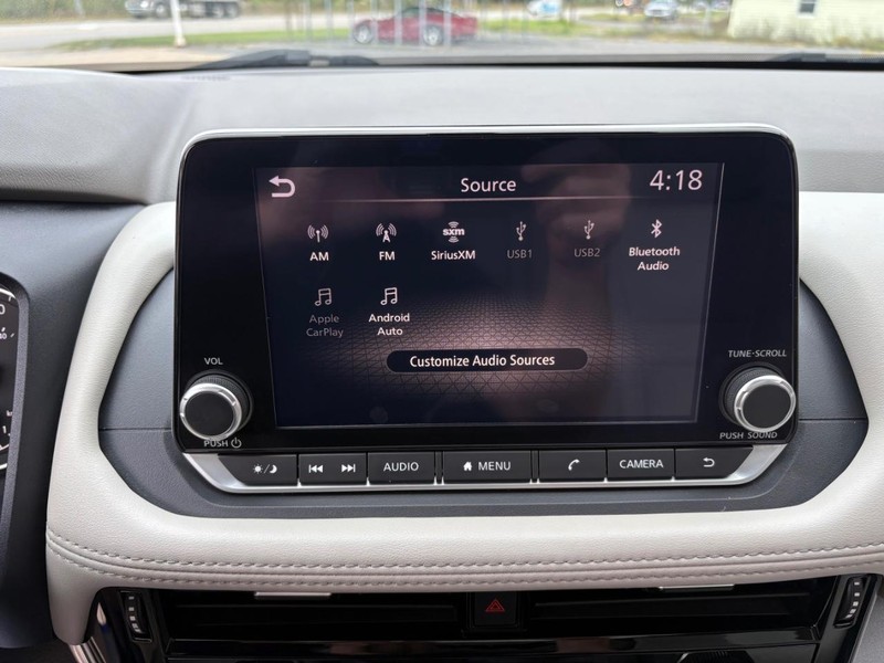 Nissan Rogue Vehicle Full-screen Gallery Image 13