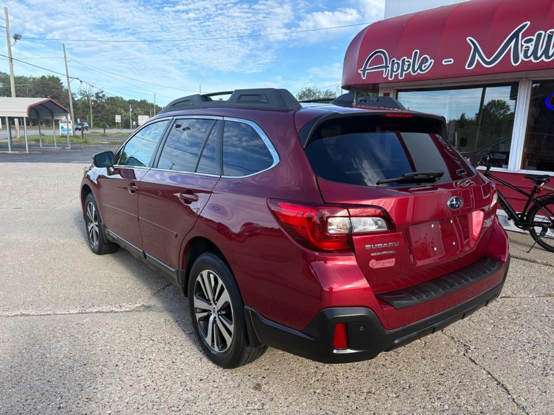 Subaru Outback Vehicle Full-screen Gallery Image 02