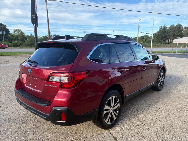Subaru Outback Vehicle Full-screen Gallery Image 04