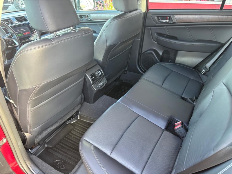 Subaru Outback Vehicle Full-screen Gallery Image 08