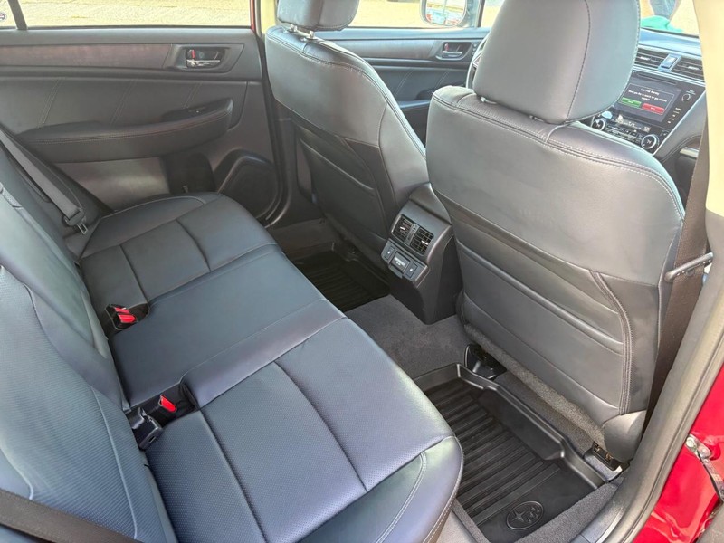 Subaru Outback Vehicle Full-screen Gallery Image 10