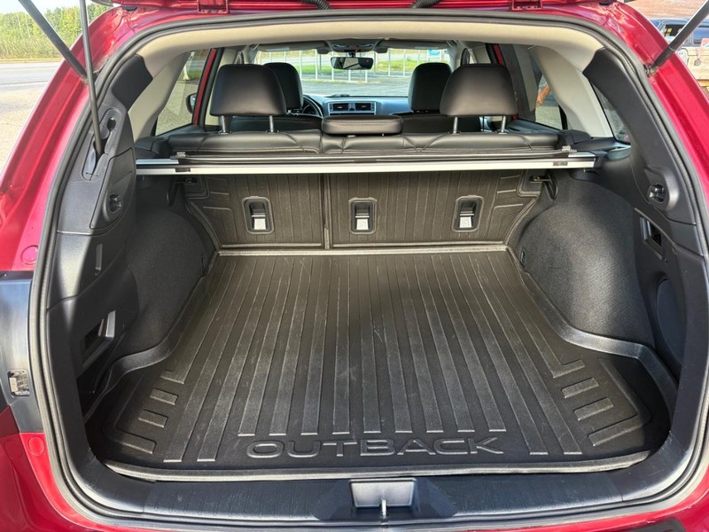 Subaru Outback Vehicle Full-screen Gallery Image 11