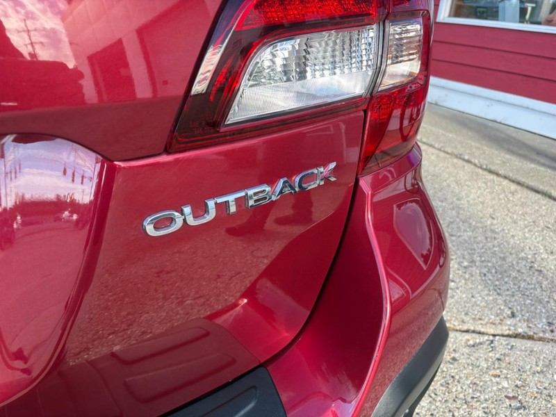 Subaru Outback Vehicle Full-screen Gallery Image 22