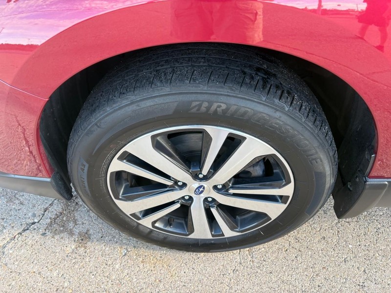 Subaru Outback Vehicle Full-screen Gallery Image 23