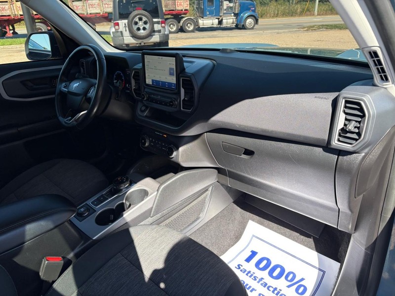 Ford Bronco Sport Vehicle Full-screen Gallery Image 09