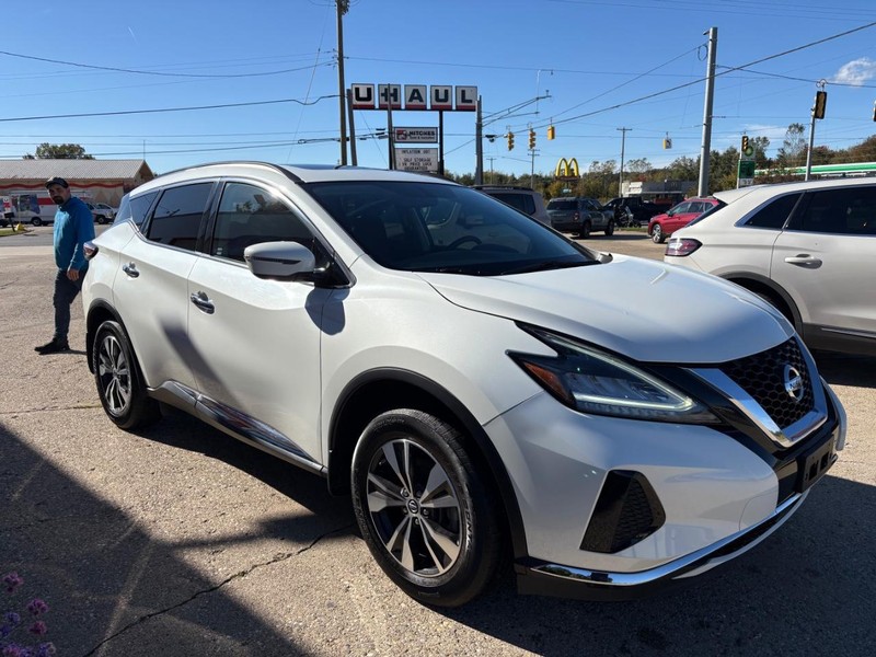 Nissan Murano Vehicle Full-screen Gallery Image 03
