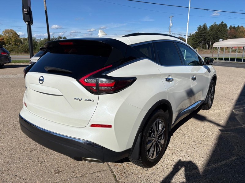 Nissan Murano Vehicle Full-screen Gallery Image 04