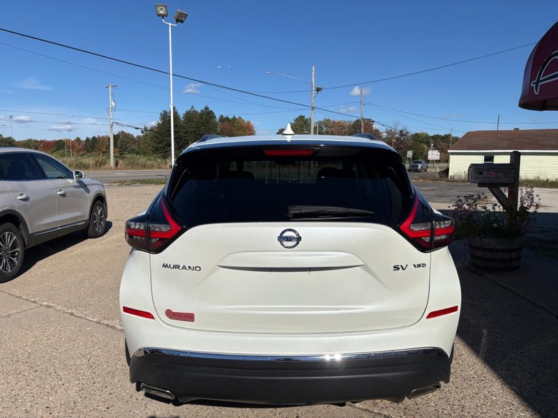 Nissan Murano Vehicle Full-screen Gallery Image 06