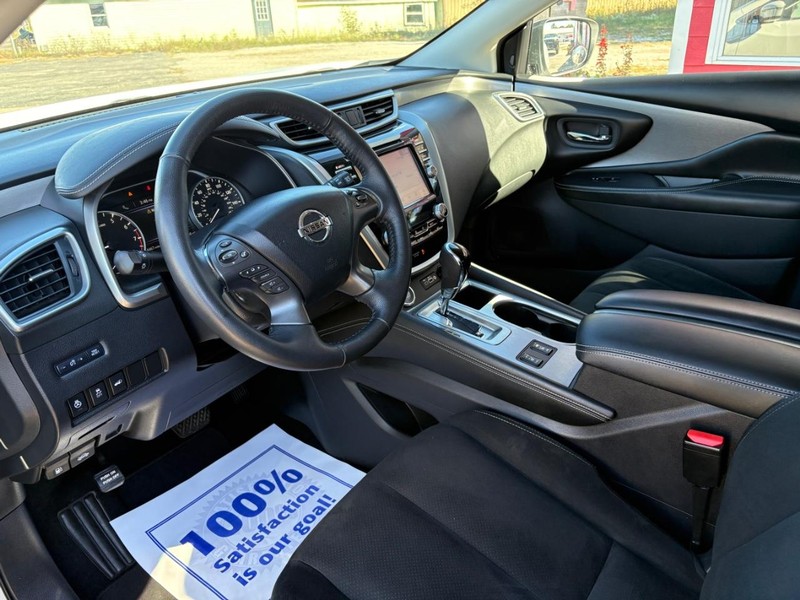 Nissan Murano Vehicle Full-screen Gallery Image 07